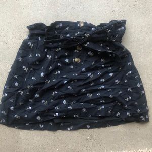 Black little skirt with flowers